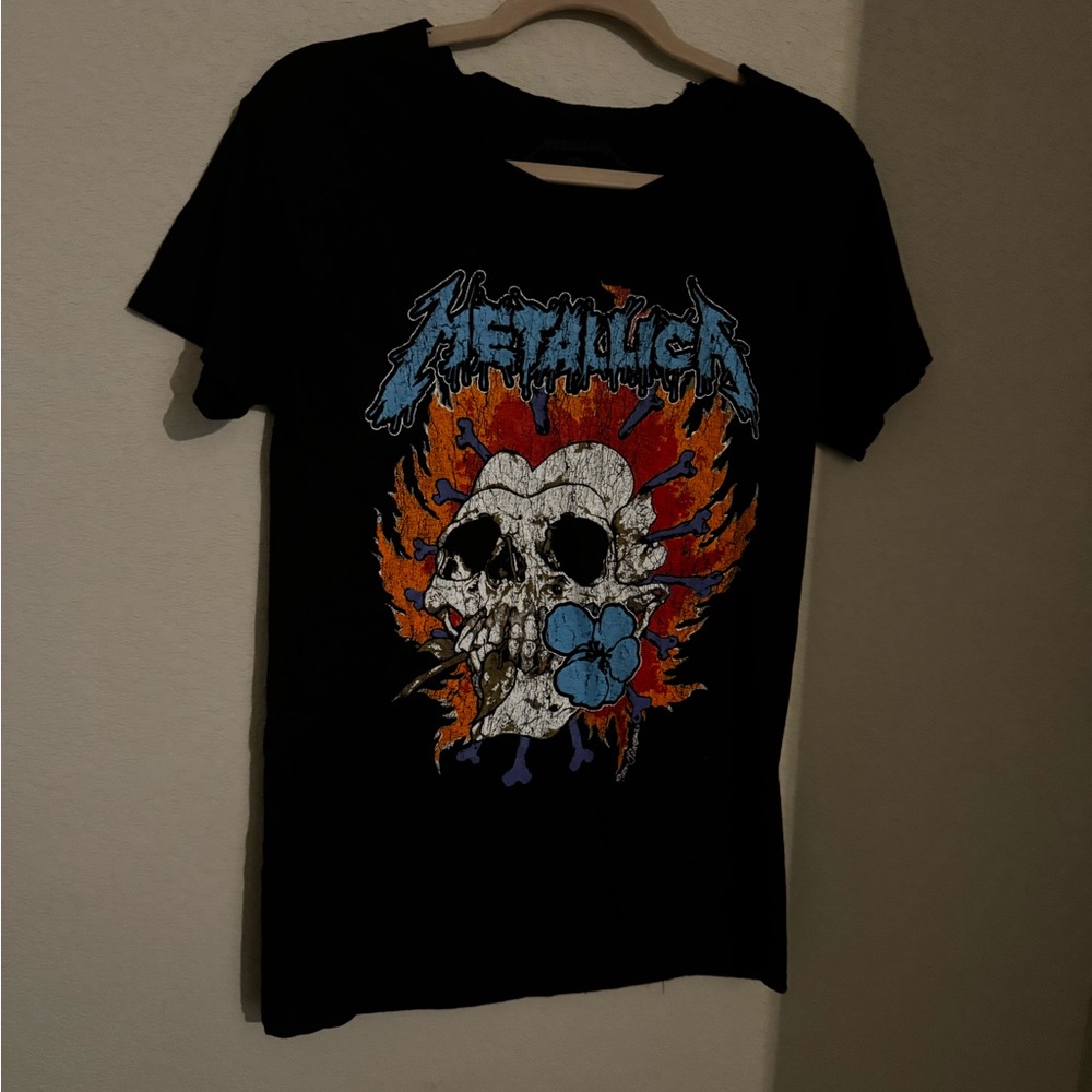 black metallica shirt